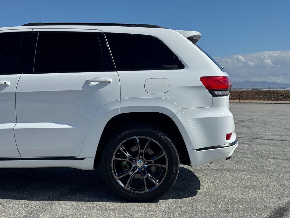 2015 Jeep Grand Cherokee Summit photo 3