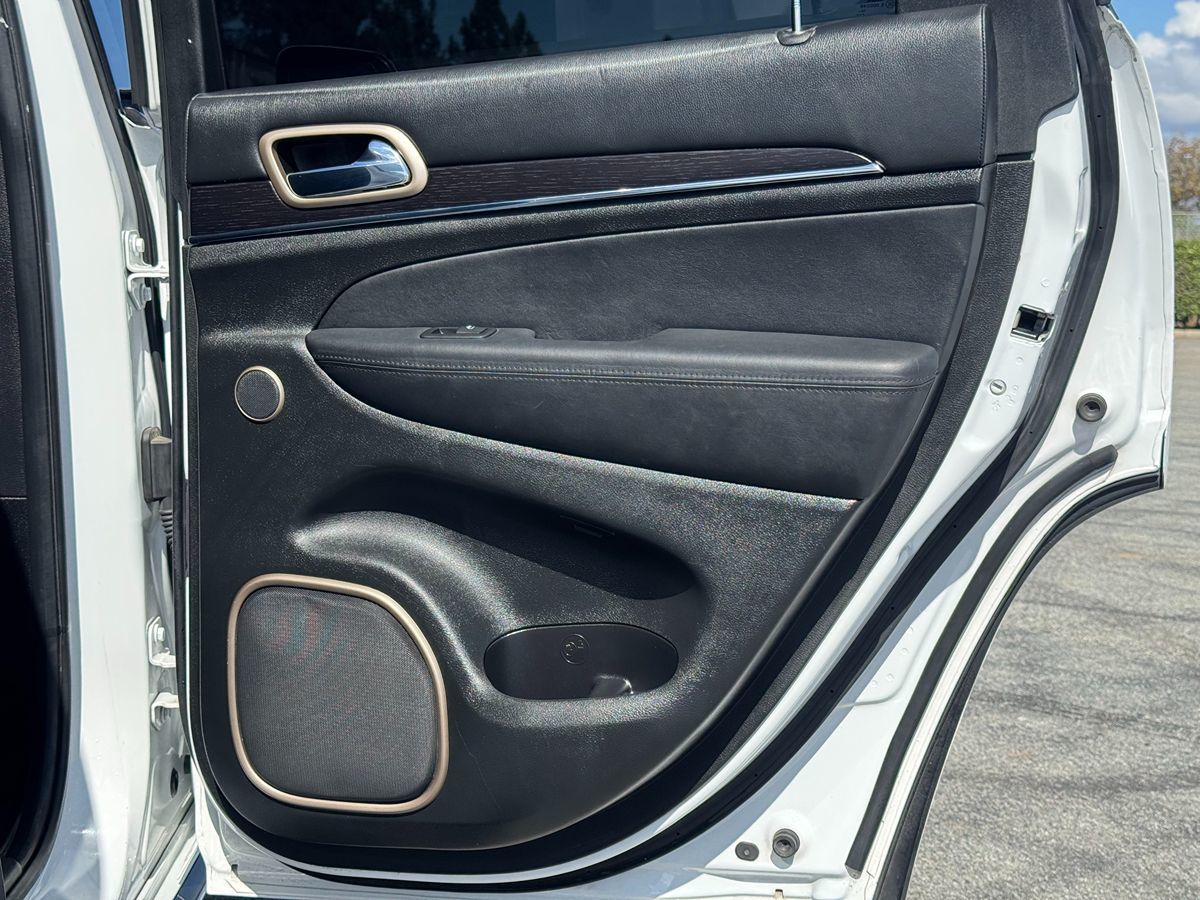 2015 Jeep Grand Cherokee Summit photo 21