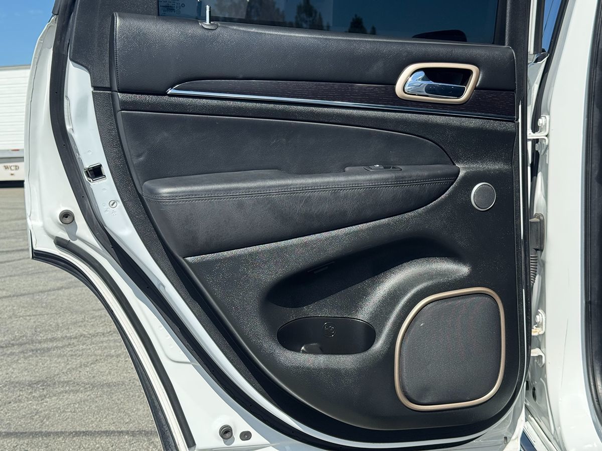 2015 Jeep Grand Cherokee Summit photo 23