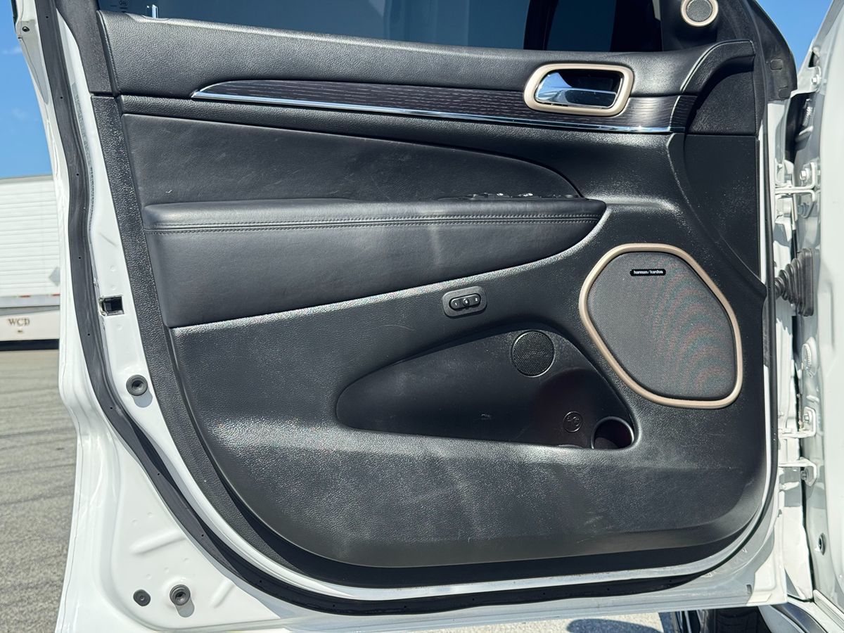 2015 Jeep Grand Cherokee Summit photo 24