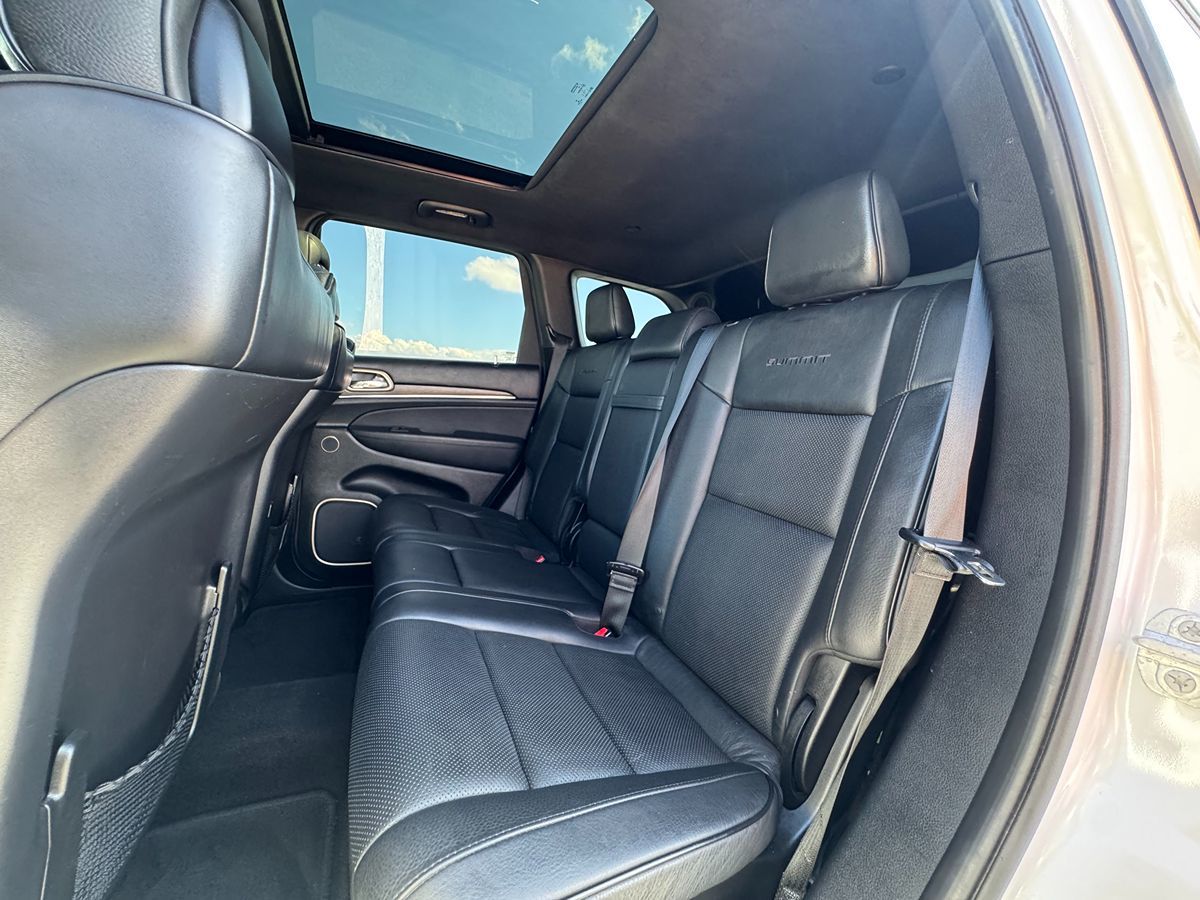 2015 Jeep Grand Cherokee Summit photo 27