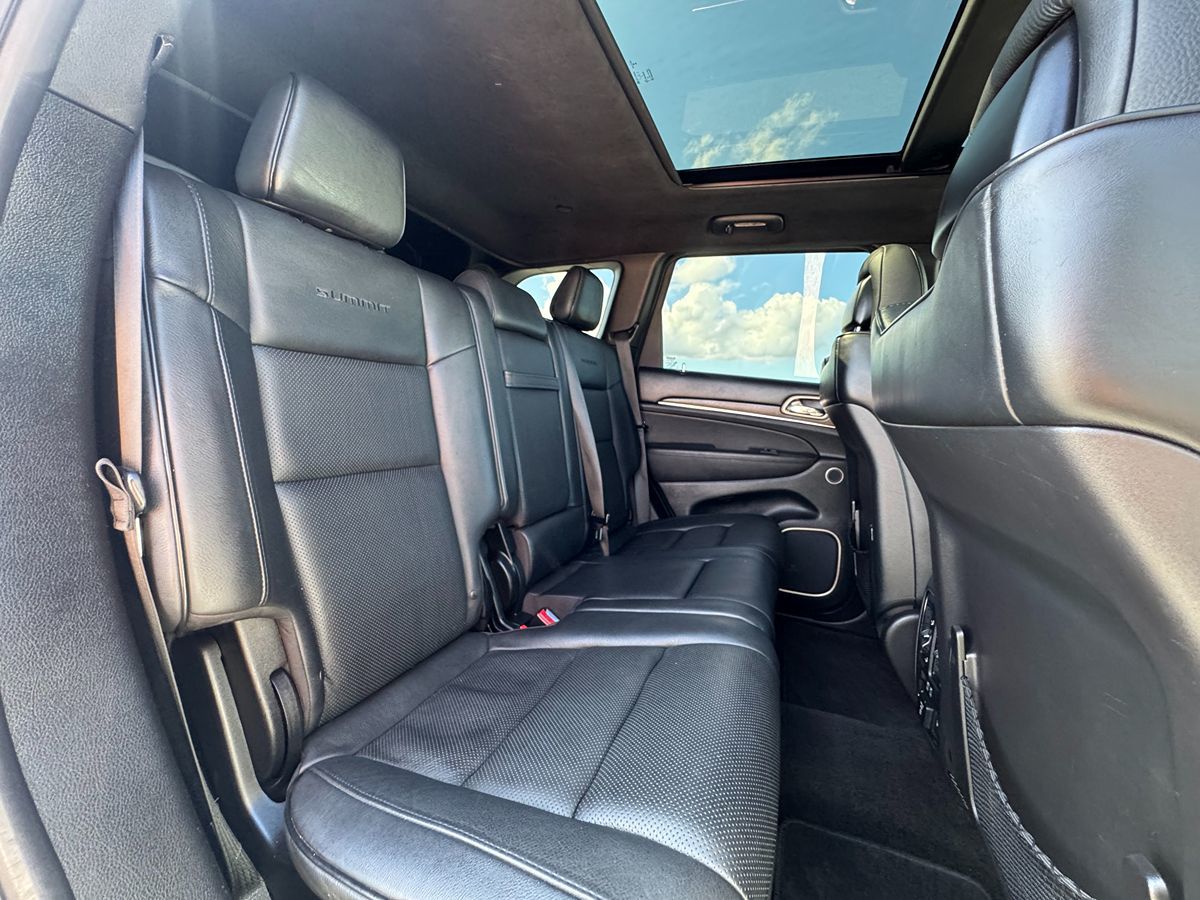 2015 Jeep Grand Cherokee Summit photo 28