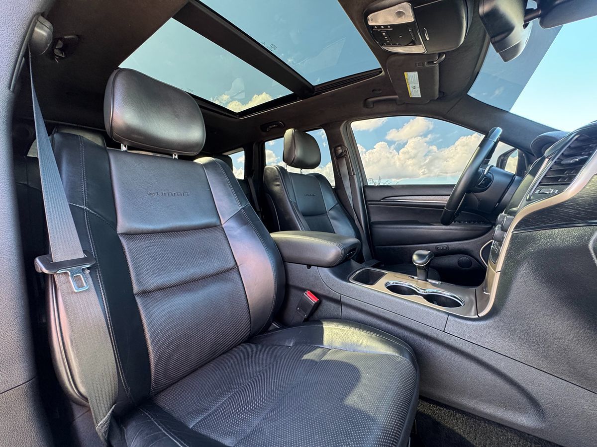 2015 Jeep Grand Cherokee Summit photo 29