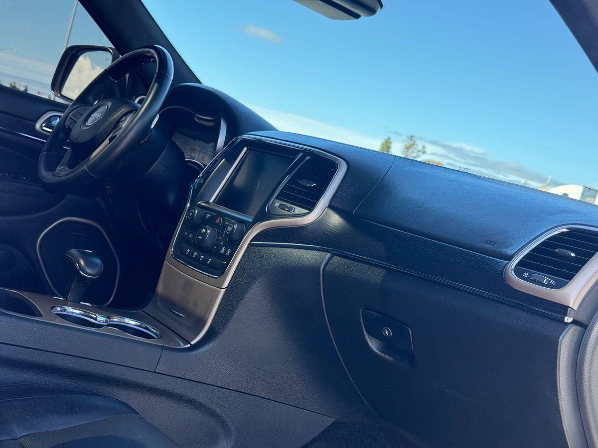 2015 Jeep Grand Cherokee Summit photo 30