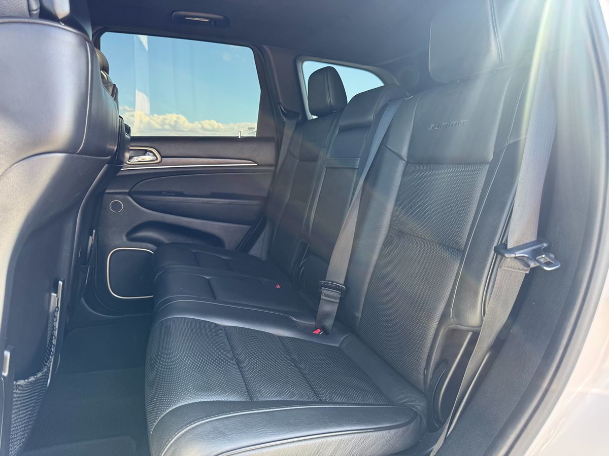 2015 Jeep Grand Cherokee Summit photo 37