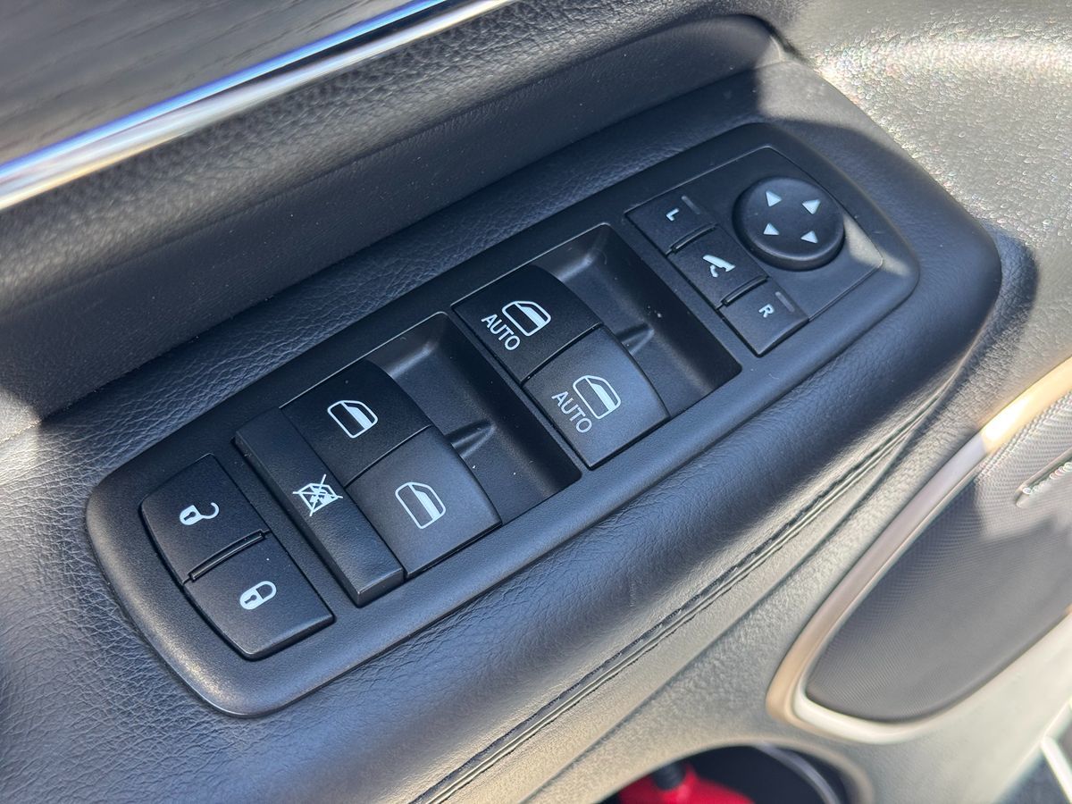 2015 Jeep Grand Cherokee Summit photo 38