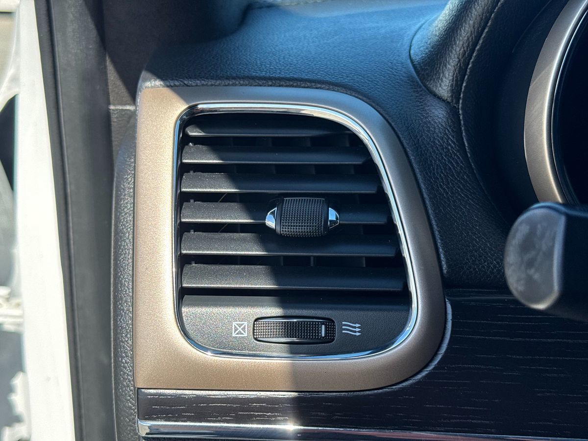 2015 Jeep Grand Cherokee Summit photo 43