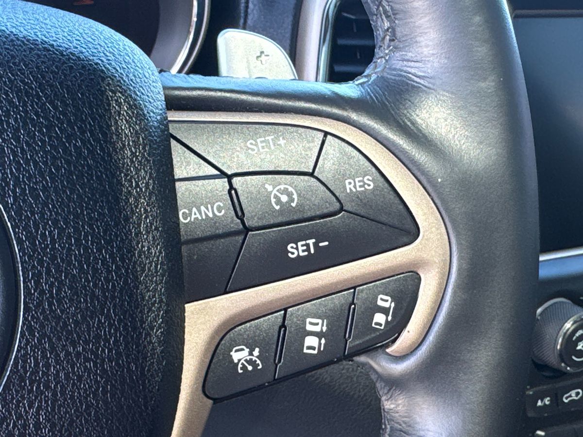 2015 Jeep Grand Cherokee Summit photo 46