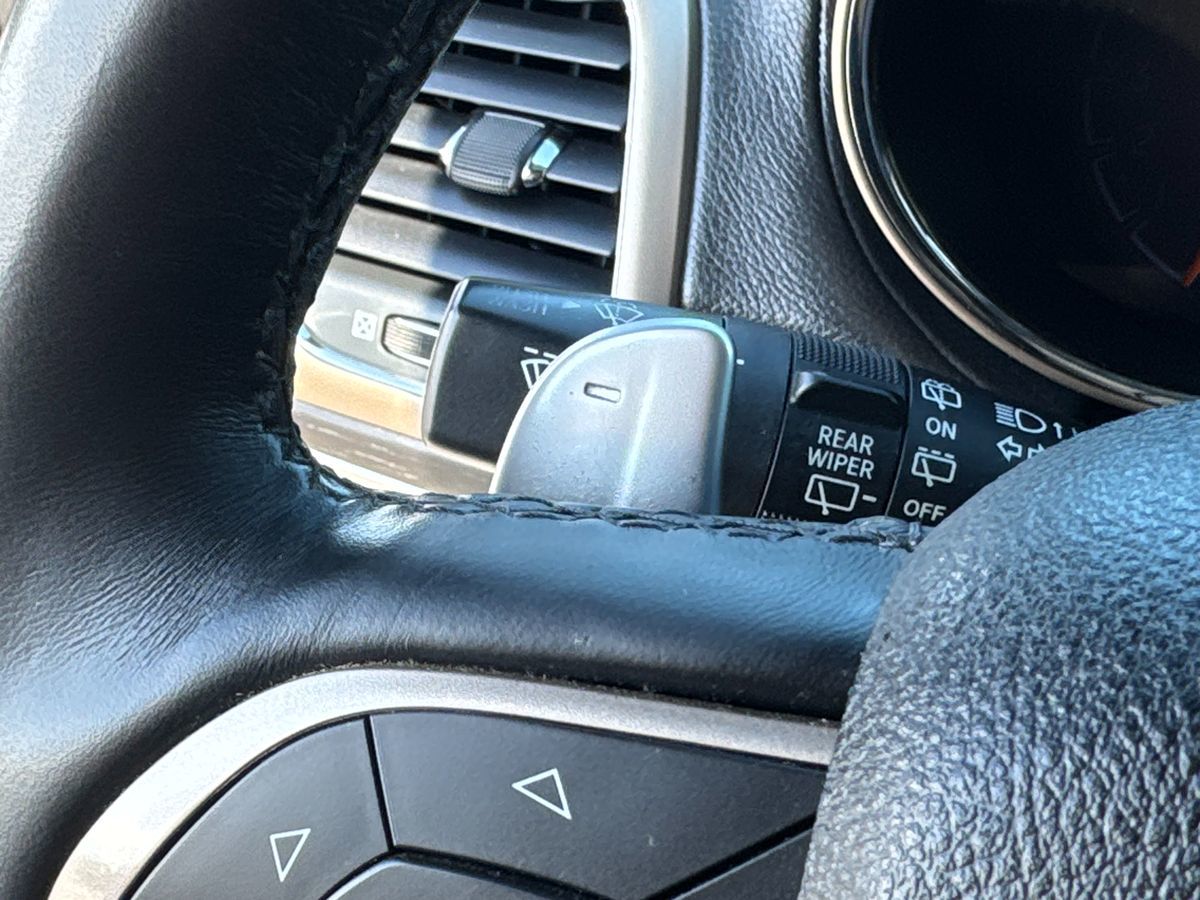 2015 Jeep Grand Cherokee Summit photo 48