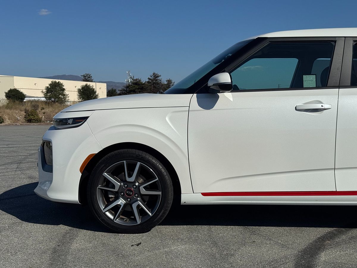2021 Kia Soul GT-Line Turbo photo 2
