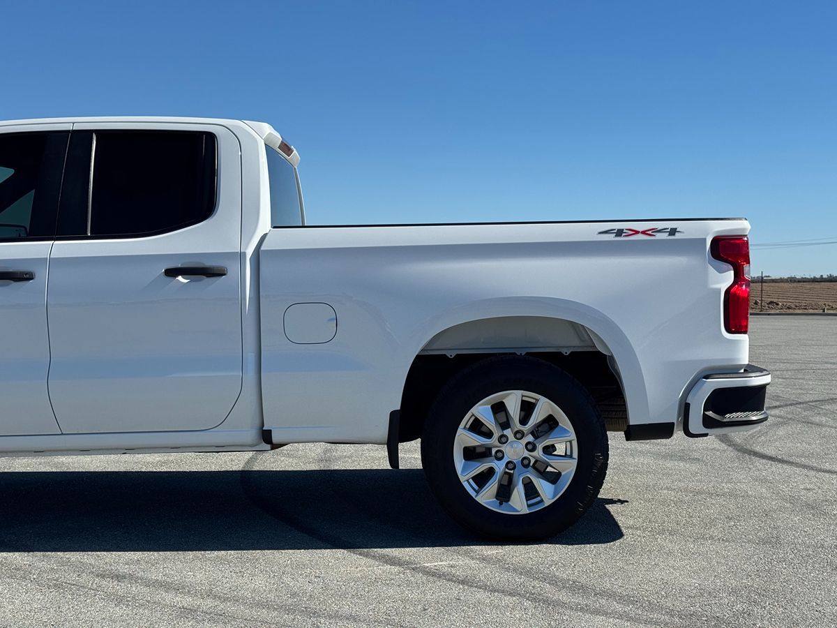 2023 Chevrolet Silverado 1500 Custom photo 3