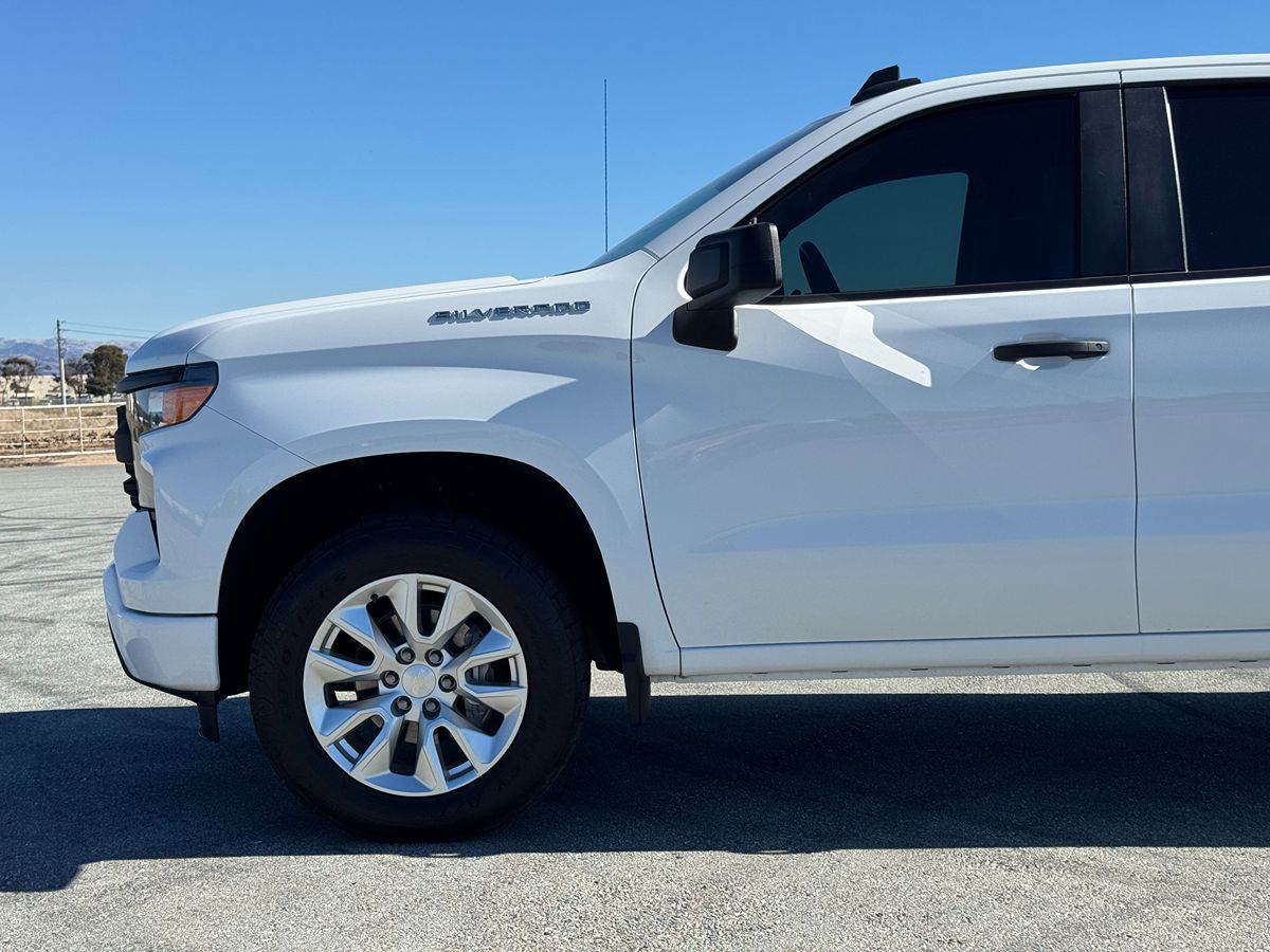 2023 Chevrolet Silverado 1500 Custom photo 2