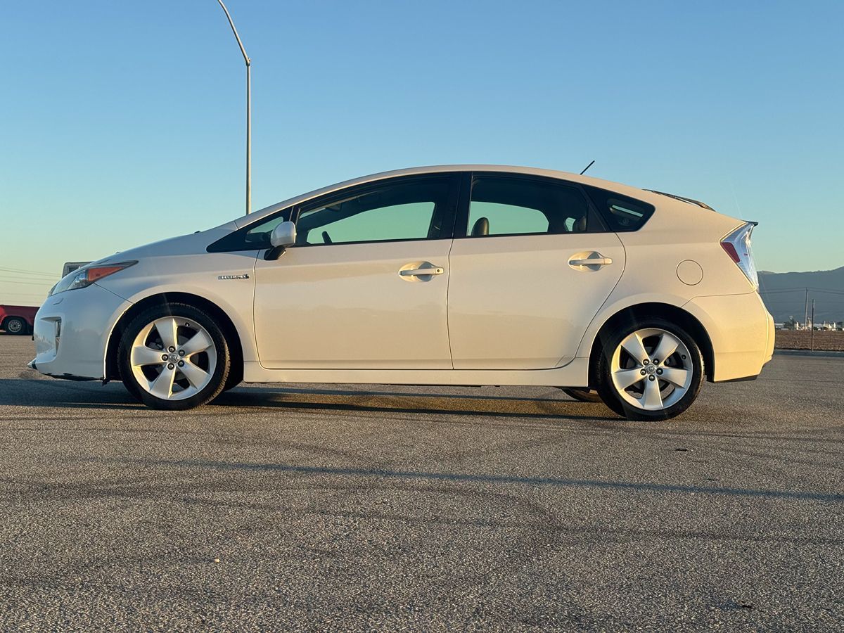 2015 Toyota Prius Five photo 4