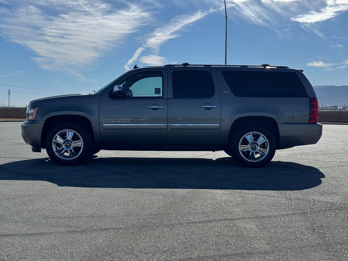2009 Chevrolet Suburban LTZ photo 4