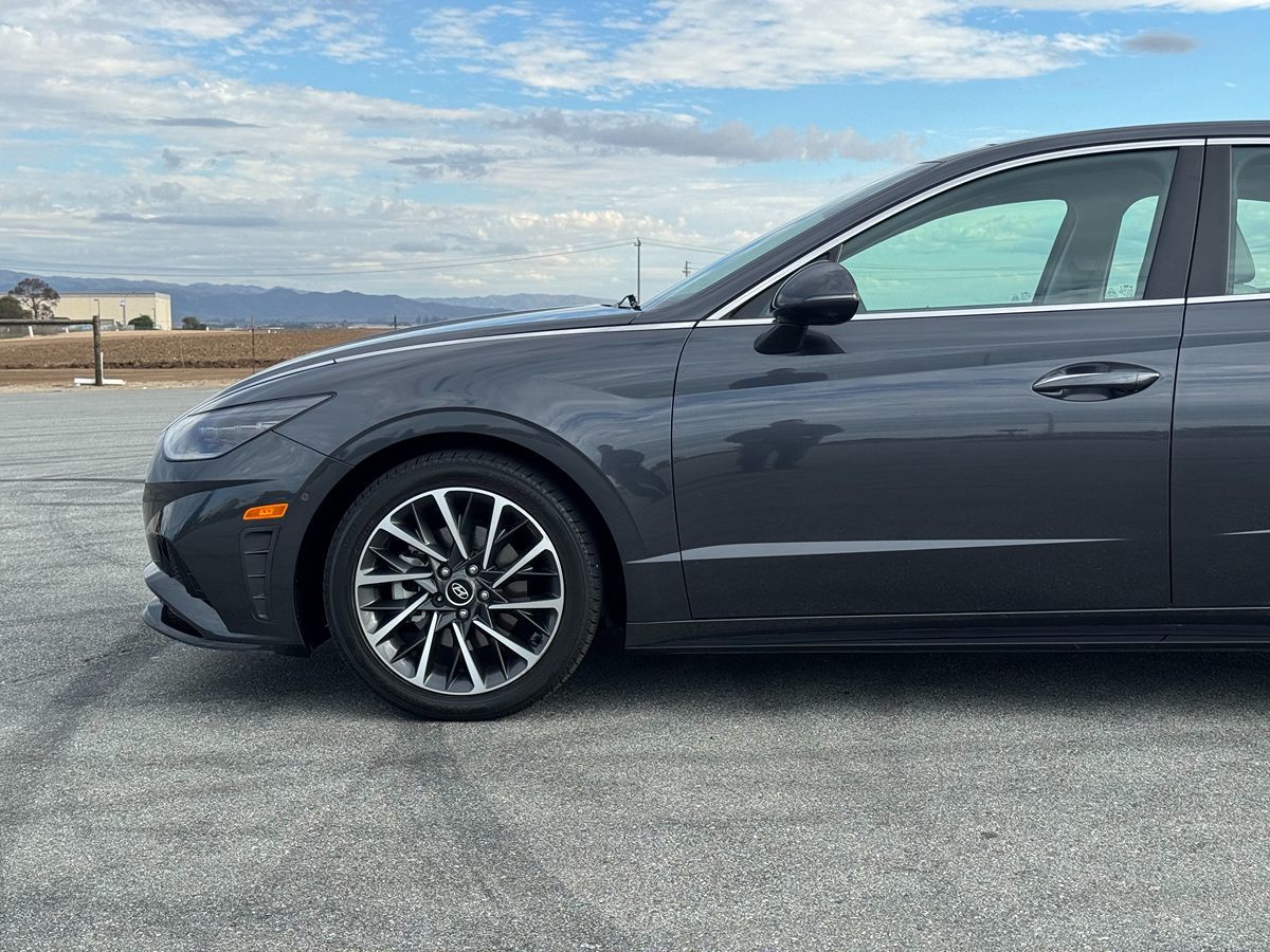 2020 Hyundai Sonata Limited photo 2