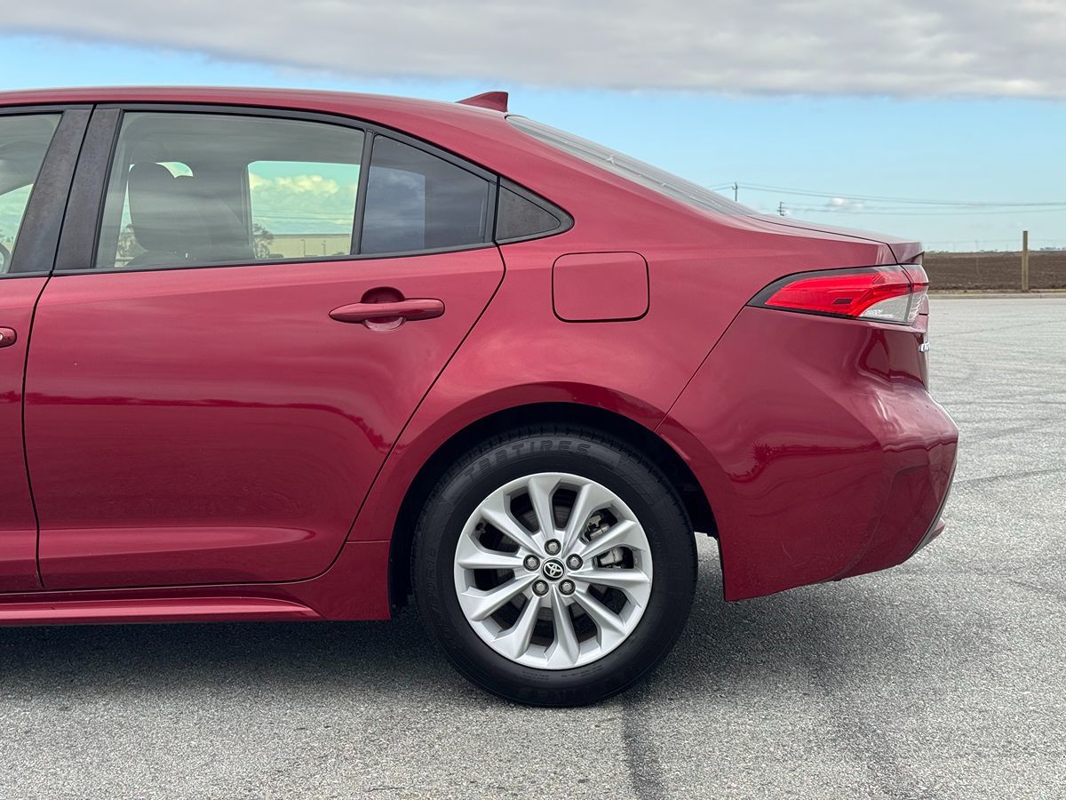 2022 Toyota Corolla LE Premium photo 3