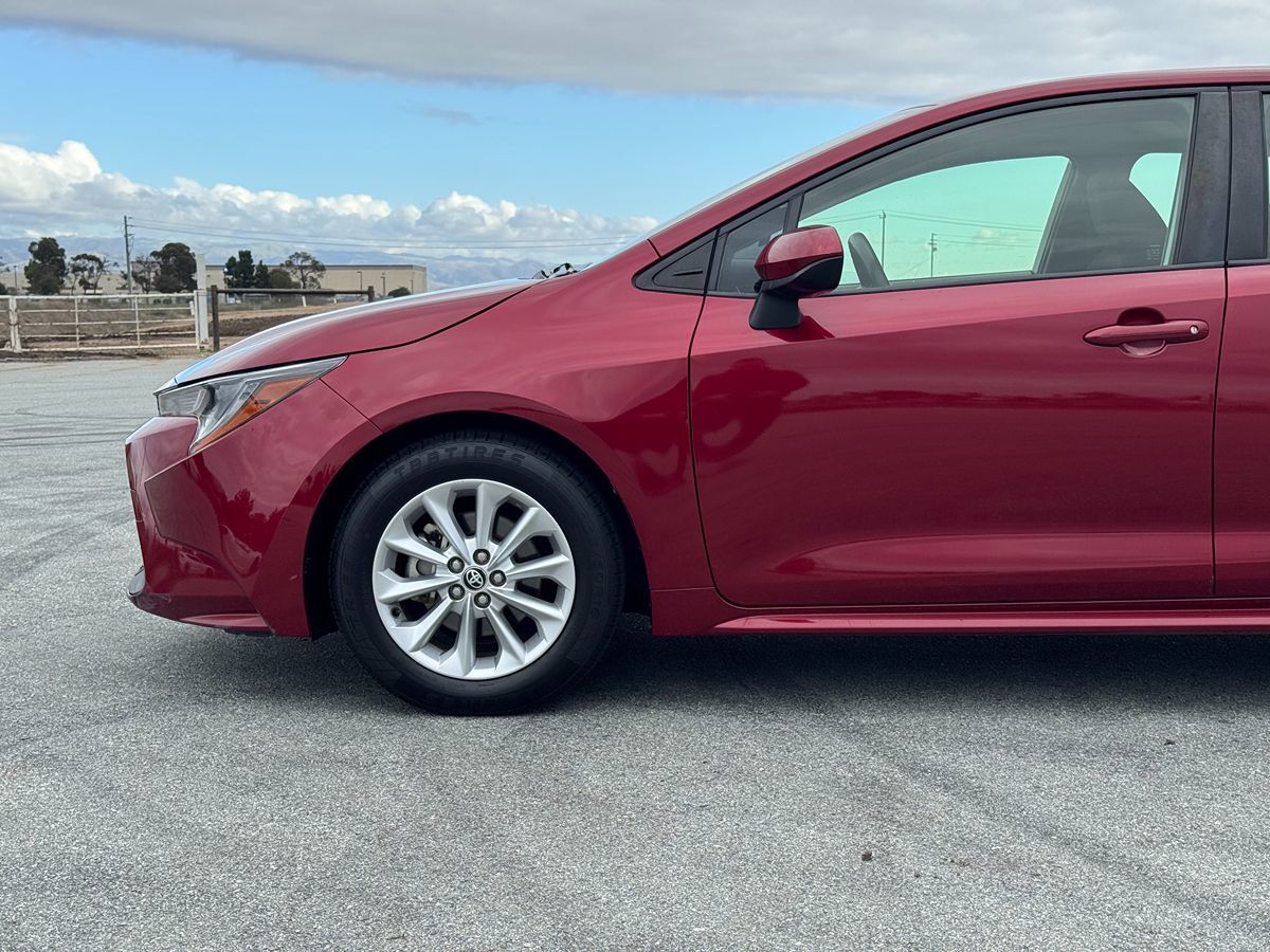 2022 Toyota Corolla LE Premium photo 2