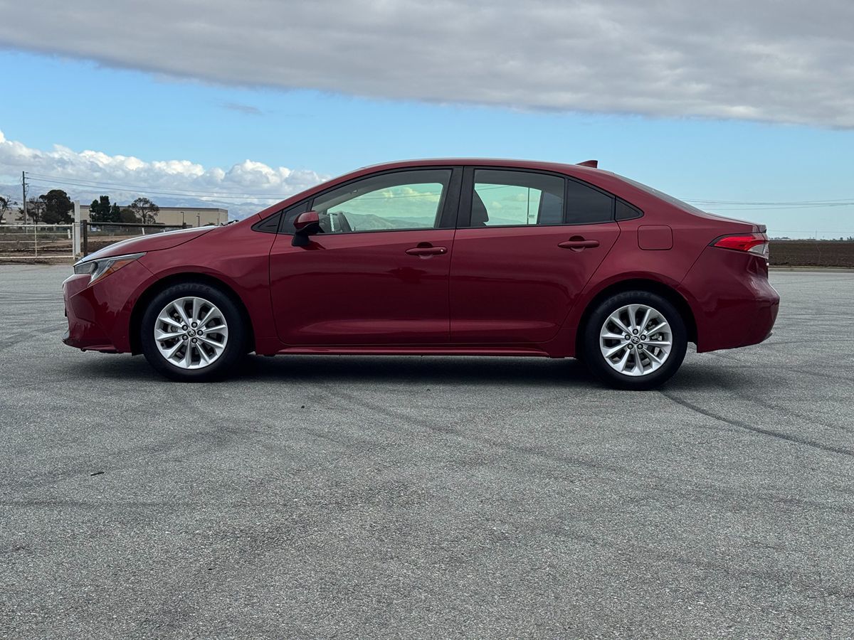 2022 Toyota Corolla LE Premium photo 4