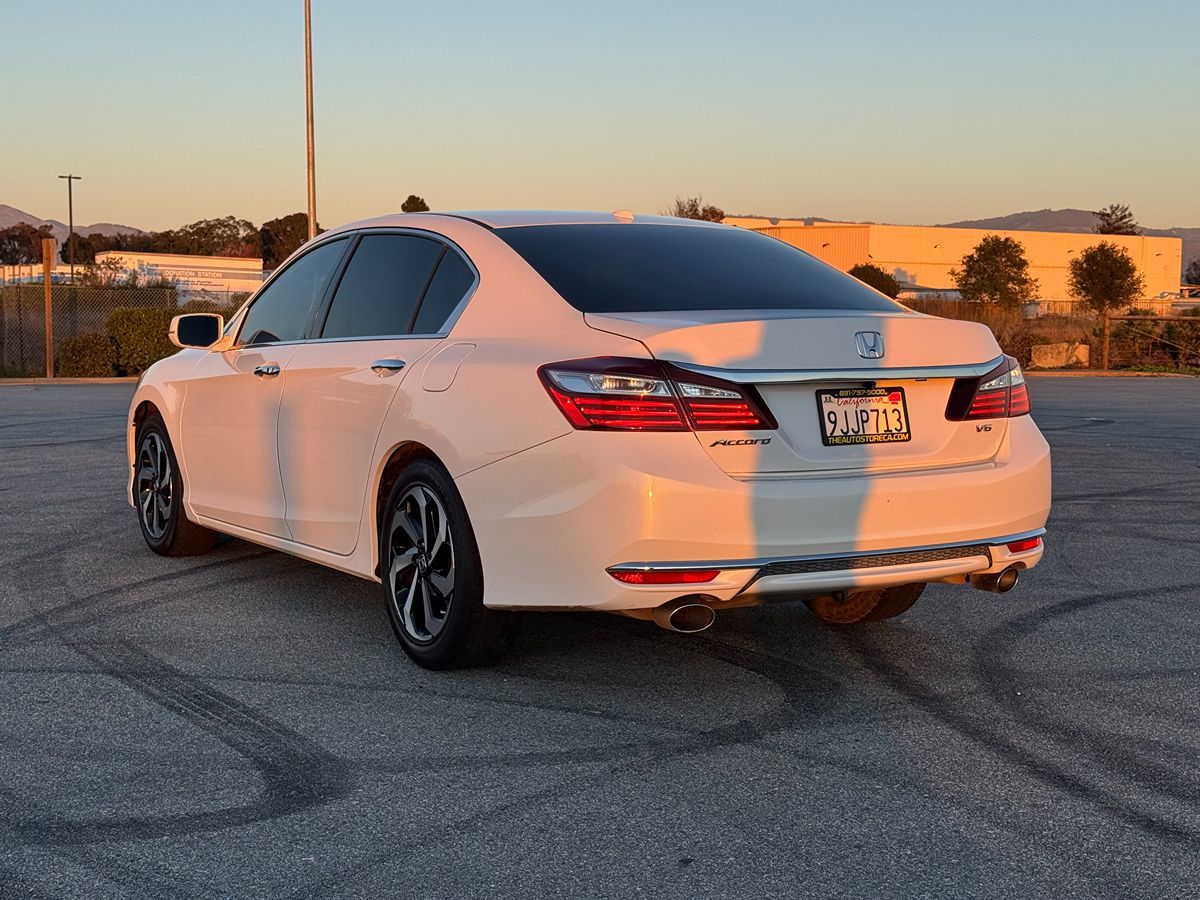 2017 Honda Accord EX-L V6 photo 4