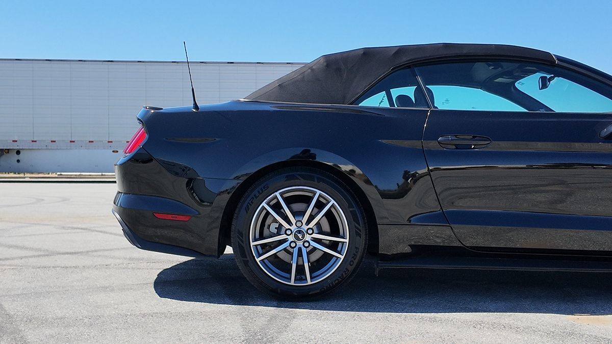 2017 Ford Mustang EcoBoost Premium - Photo 9