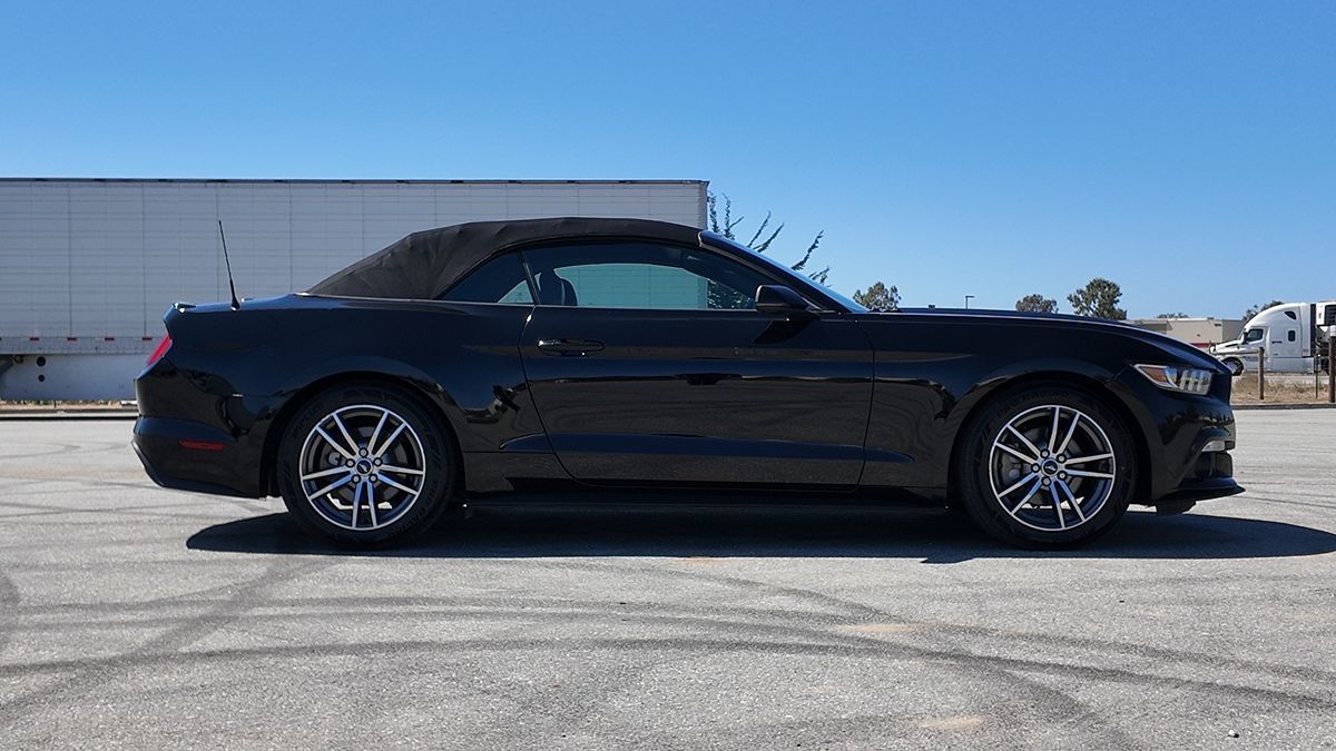 2017 Ford Mustang EcoBoost Premium - Photo 11