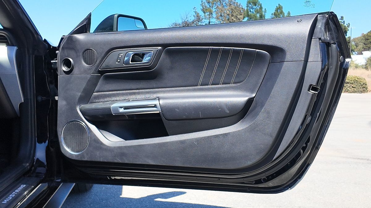 2017 Ford Mustang EcoBoost Premium - Photo 25