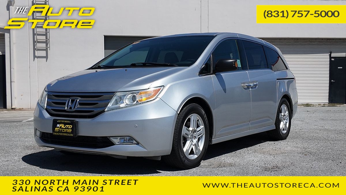 2013 Honda Odyssey Touring's photo