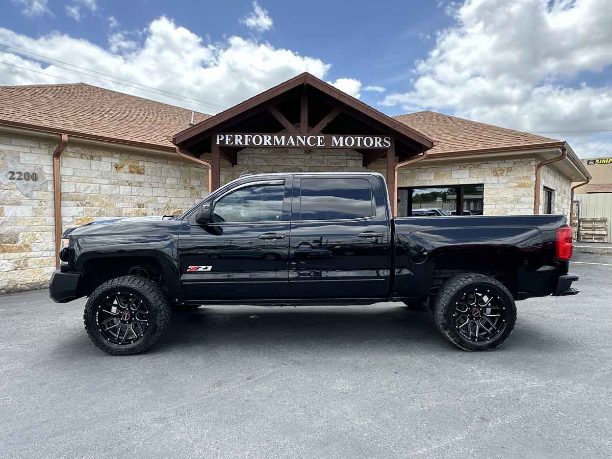 2018 Chevrolet Silverado 1500 LTZ photo 2