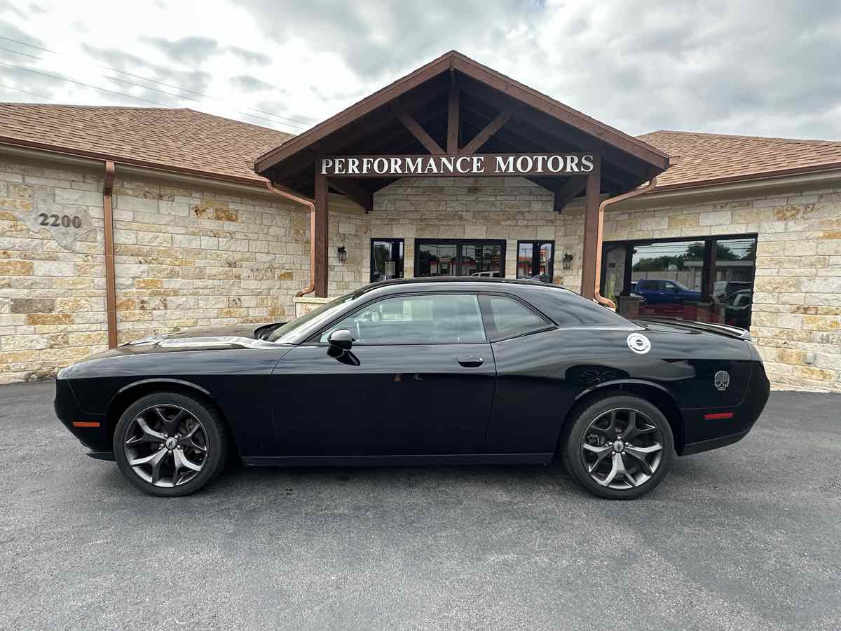 2019 Dodge Challenger SXT photo 2