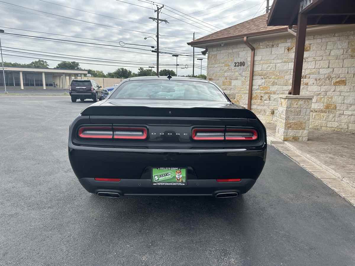 2019 Dodge Challenger SXT photo 3