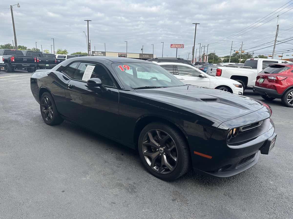 2019 Dodge Challenger SXT photo 4