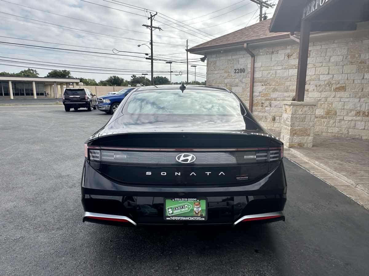 2024 Hyundai Sonata SEL photo 2