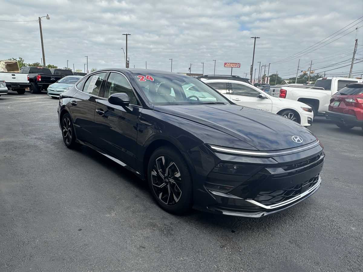 2024 Hyundai Sonata SEL photo 3