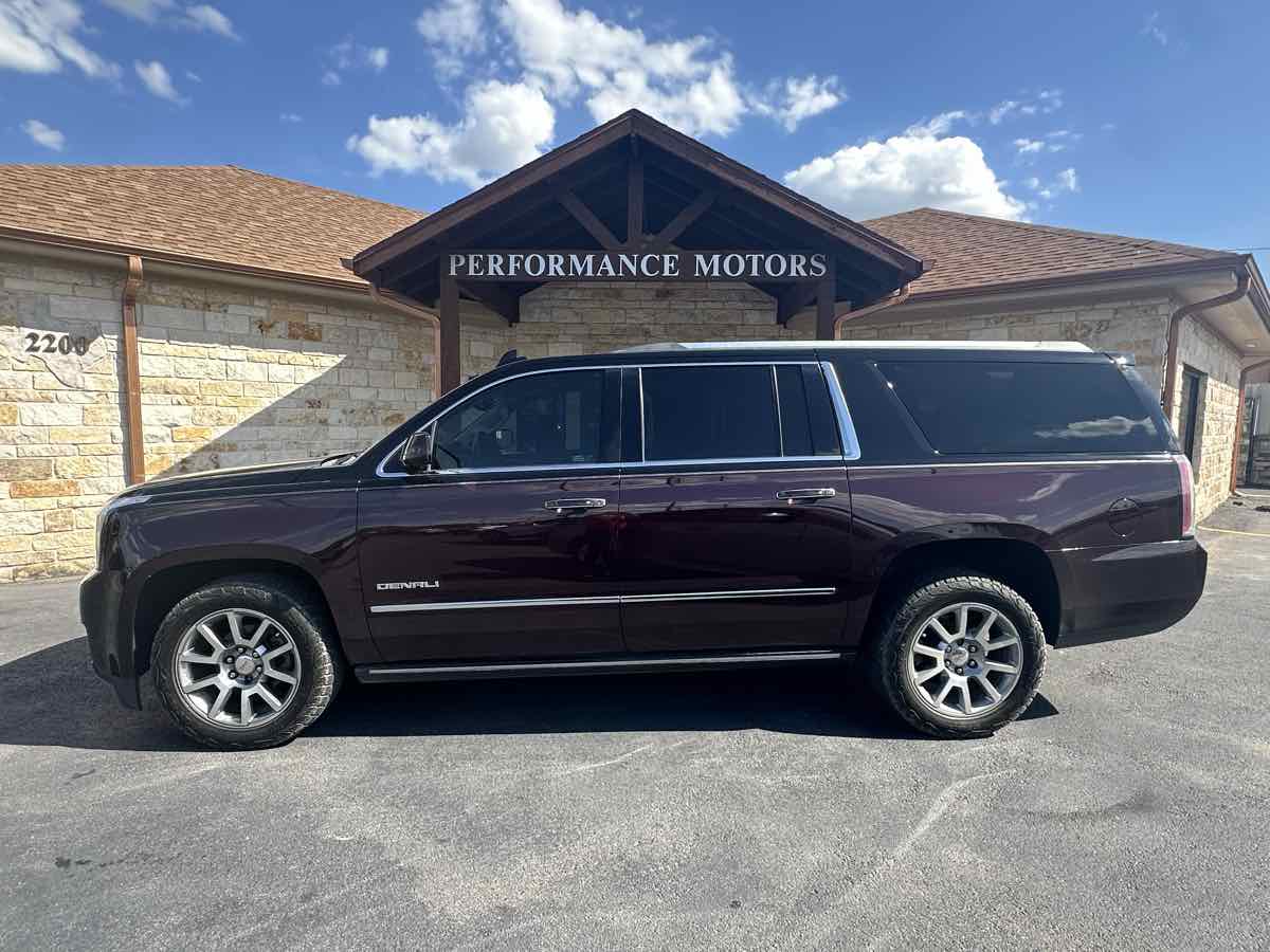 2017 Gmc Yukon XL Denali photo 2