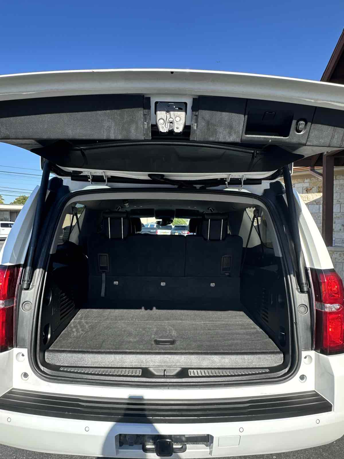 2019 Chevrolet Suburban LT photo 2