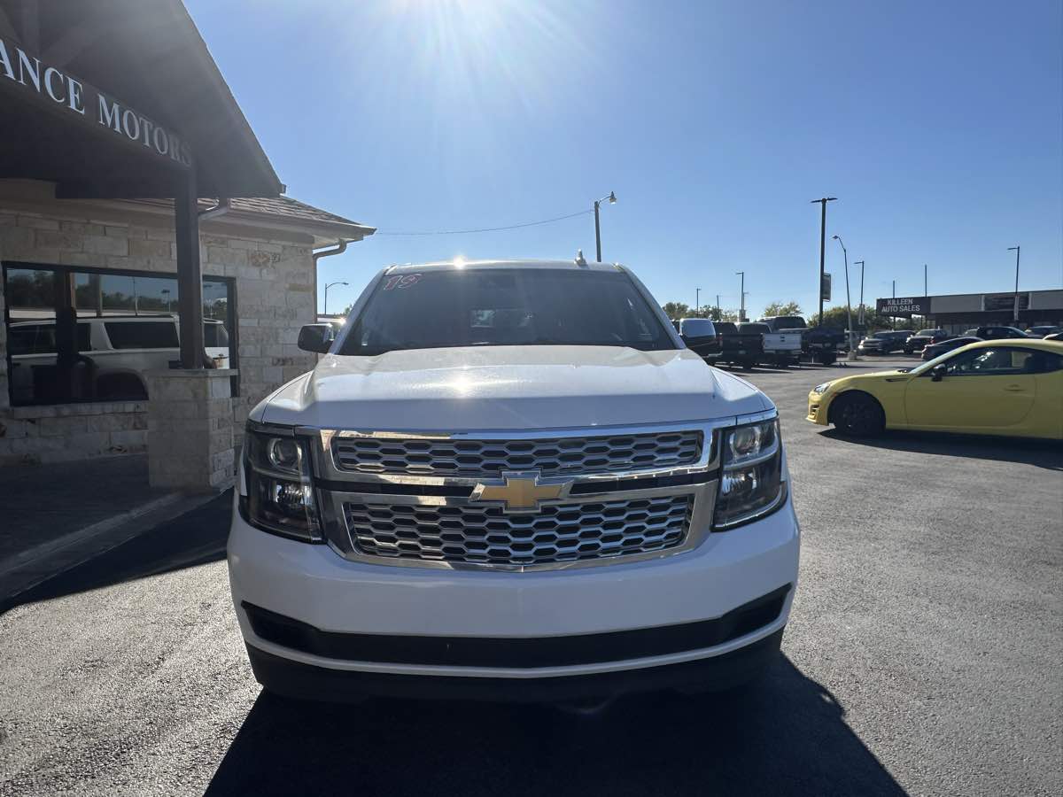 2019 Chevrolet Suburban LT photo 4
