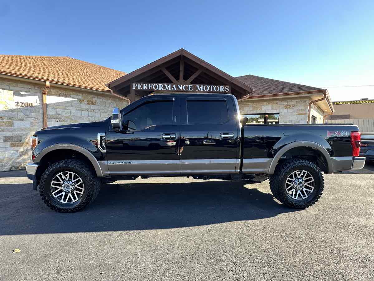 2019 Ford F-250 Lariat photo 2