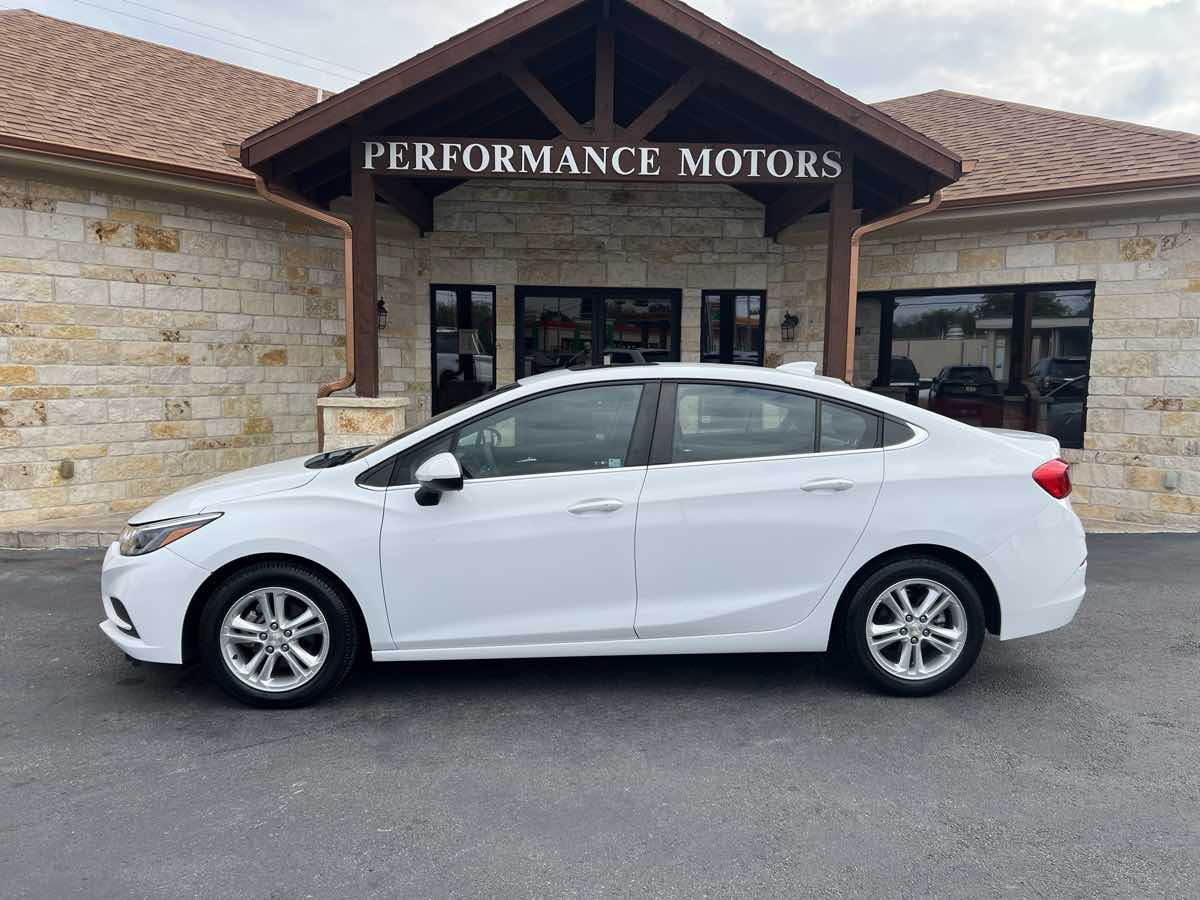 2017 Chevrolet Cruze LT photo 2