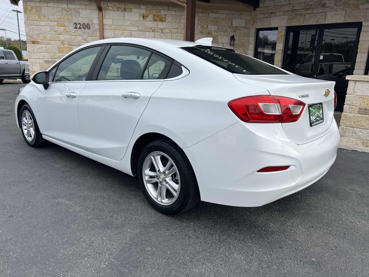 2017 Chevrolet Cruze LT photo 3