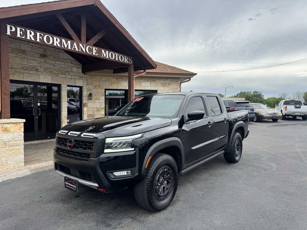 2025 Nissan Frontier PRO-4X Crew Cab 4X4's photo