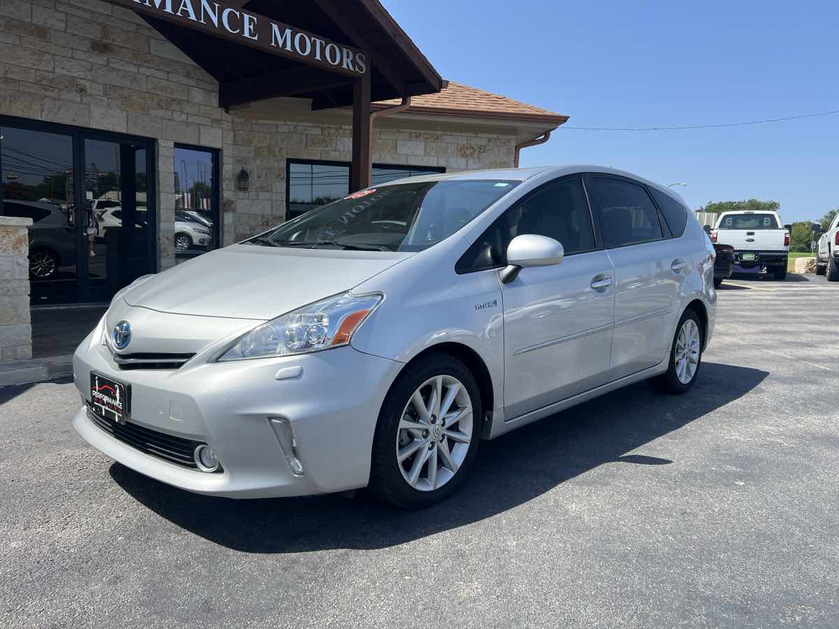  2013 Toyota Prius v Two FWD   