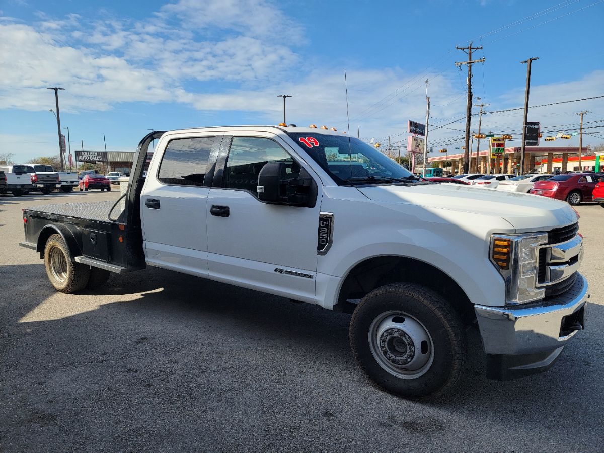 2019 Ford F-350 XLT photo 3