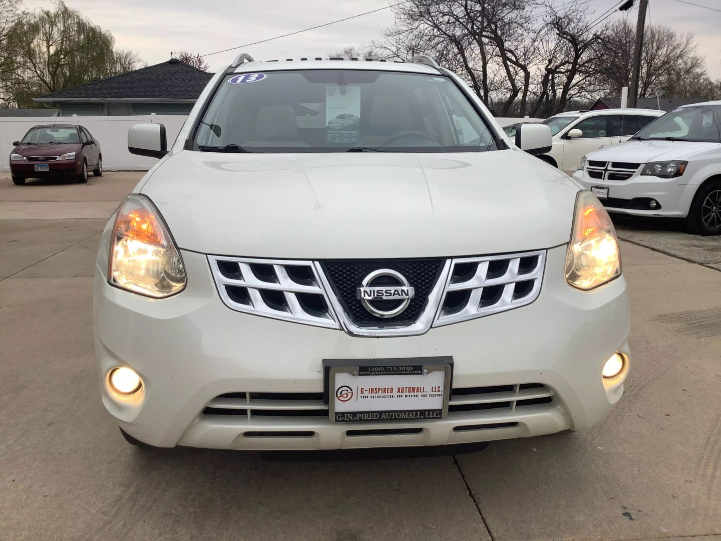 2013 Nissan Rogue SV photo 2