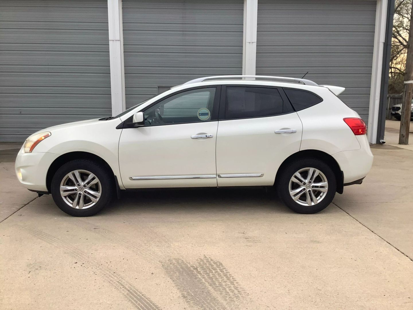 2013 Nissan Rogue SV photo 4