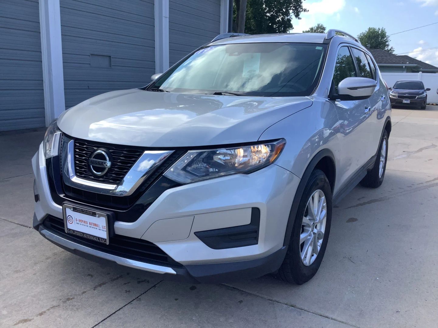2019 Nissan Rogue SV photo 3