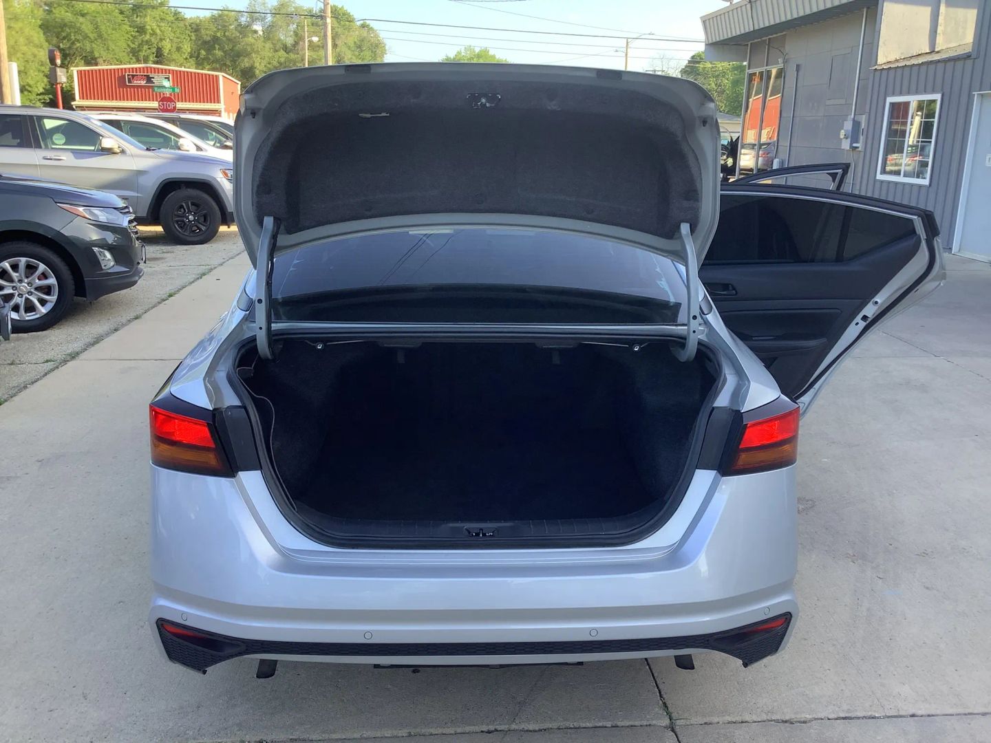 2023 Nissan Altima 2.5 SV photo 13