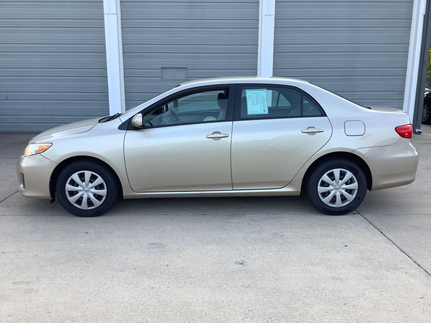 2011 Toyota Corolla L photo 3