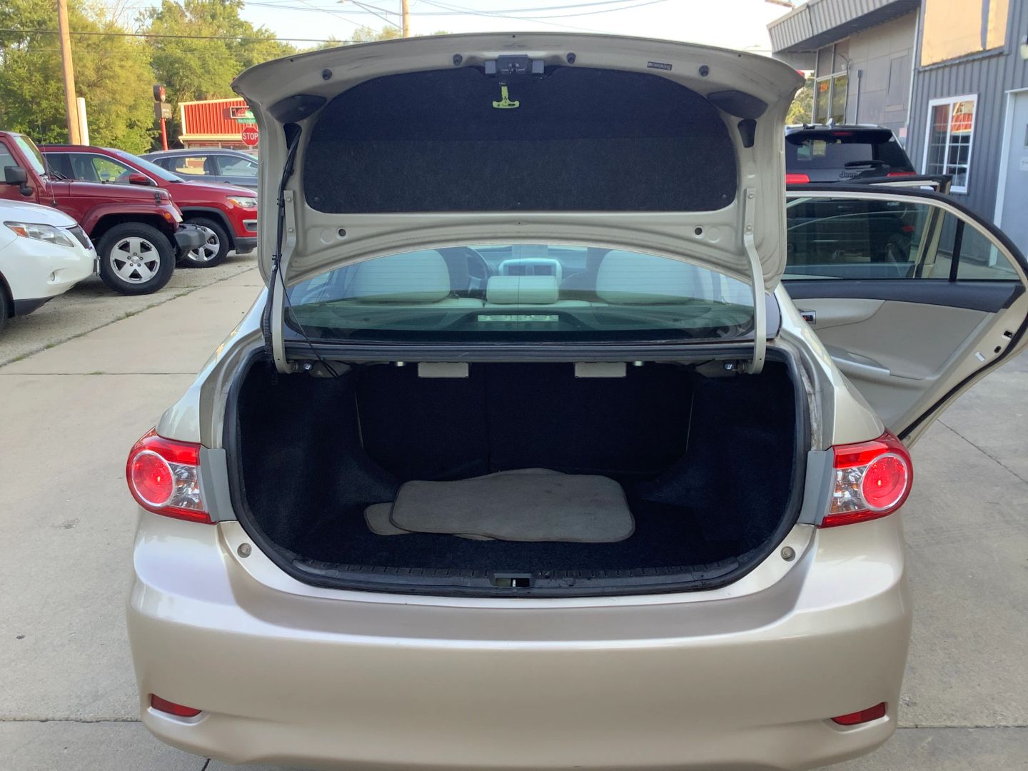 2011 Toyota Corolla L photo 10