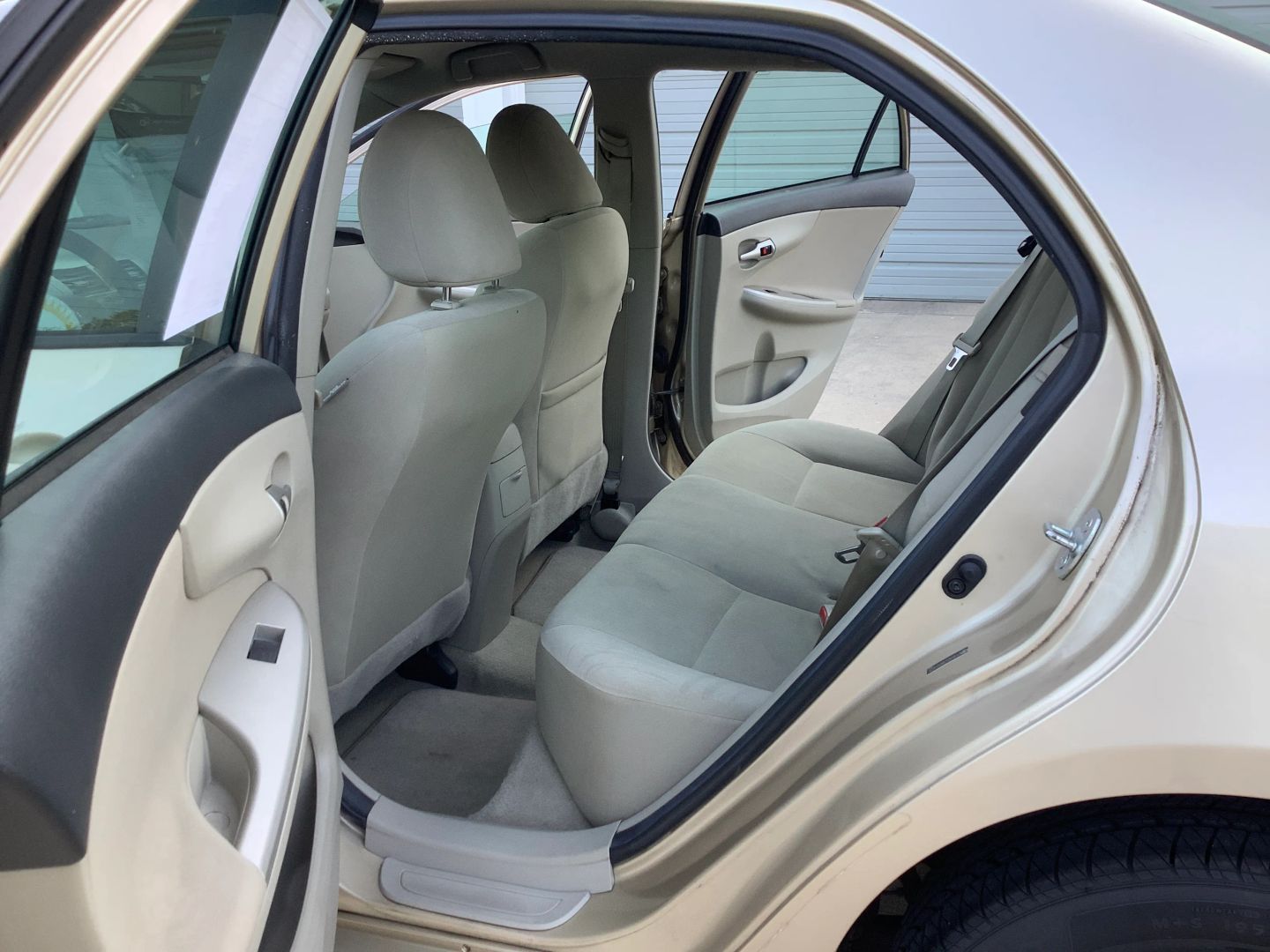 2011 Toyota Corolla L photo 11