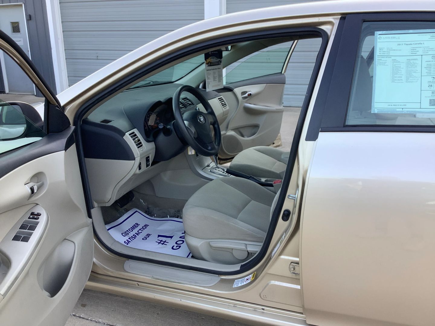 2011 Toyota Corolla L photo 12